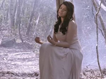 ഇനി ആരും കരയാതിരിക്കാന്‍ നെഞ്ചം വിങ്ങി അമൃത പാടുന്നു, സ്ത്രീകള്‍ക്ക് വേണ്ടി!!!