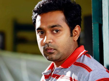 ഓമനക്കുട്ടന് അര്‍ഹിയ്ക്കുന്ന സ്ഥാനം നല്‍കണമെന്ന് ആസിഫ് അലിയുടെ അപേക്ഷ, എന്തുകൊണ്ട് കിട്ടുന്നില്ല?