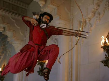 മമ്മൂട്ടിയുടെയും മോഹന്‍ലാലിന്റെയുമൊക്കെ റെക്കോഡ് കാറ്റില്‍ പറത്തി ബാഹുബലി കേരളത്തില്‍ !!