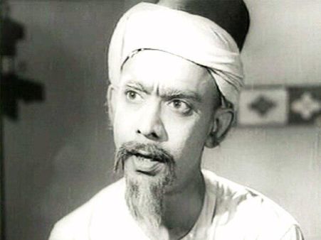 പൊട്ടിച്ചിരിപ്പിച്ചു കൊണ്ട് യവനികയില്‍ പൊന്‍വെളിച്ചം തൂകിയ നടന് പ്രണാമം!!!