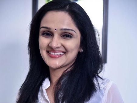 ജീവിതത്തില്‍ ഒരു വിഷമം വന്നപ്പോള്‍ തിരിഞ്ഞു നോക്കിയില്ല, ജോമോളിനെ ഒറ്റപ്പെടുത്തിയ ആ സിനിമാ സുഹൃത്ത്?