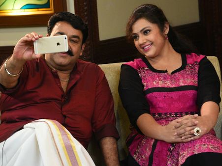 മോഹന്‍ലാലിന് മീനയോട് ഇത്ര ഇഷ്ടം തോന്നാന്‍ കാരണം എന്താണ്, മീനയെ വിടാതെ മോഹന്‍ലാല്‍ !!