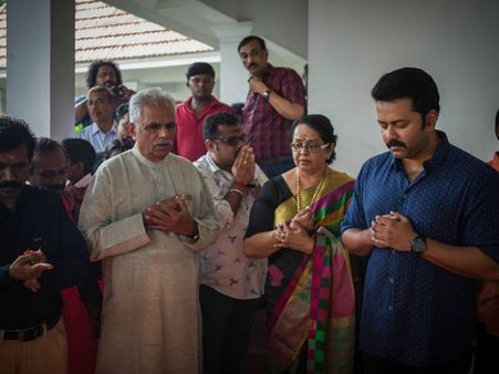 മോഹന്‍ലാല്‍ ഇല്ല.. മോഹന്‍ലാലിനെ പൂജിച്ചു... മഞ്ജു വാര്യരുടെ സ്വന്തം മോഹന്‍ലാല്‍ !!
