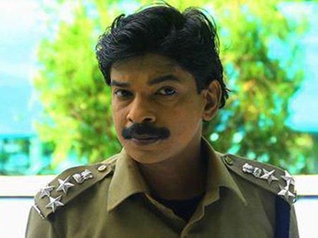 പണ്ഡിറ്റ് കെആര്‍കെയെ പൊളിച്ചടുക്കിയതിന് പിന്നില്‍ ഫാന്‍സ്??? പ്രതികരിച്ചത് ഫാന്‍ പറഞ്ഞതിനാല്‍???
