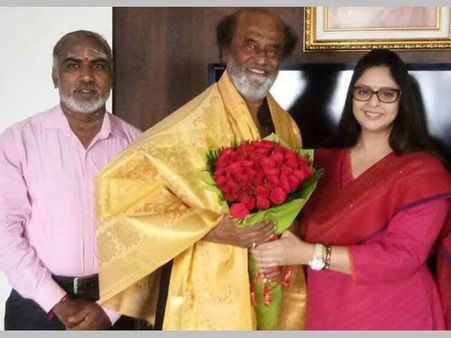 നഗ്മയുമായി രഹസ്യ കൂടിക്കാഴ്ച, സ്റ്റൈല്‍ മന്നന്‍ രാഷ്ട്രീയത്തിലേക്ക് പ്രവേശിക്കുന്നു ??