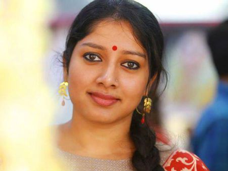 നായകനോട് പ്രണയം, വര്‍ഷങ്ങളായുള്ള പ്രണയം വെളിപ്പെടുത്തി അനുമോള്‍!!! ആരാണെന്നല്ലേ???