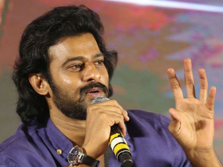 സാഹോയ്ക്ക് വേണ്ടി എന്ത് സാഹസികതയാണ് പ്രഭാസ് കാണിക്കുന്നത്...? കഷ്ടപ്പെട്ടായാലും പഠിച്ചിരിയ്ക്കും!!