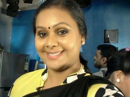മറ്റൊരാളുടെ ഭര്‍ത്താവിനെ തട്ടിയെടുത്ത രേഖ രതീഷ്, എന്നിട്ട് രേഖ എന്ത് നേടി.. വീഡിയോ വൈറലാകുന്നു