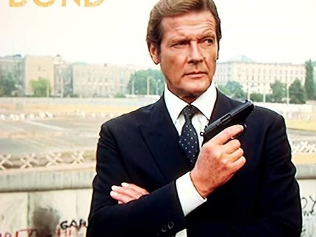 ജയിംസ് ബോണ്ടായി തിളങ്ങിയ റോജര്‍ മൂര്‍ അന്തരിച്ചു