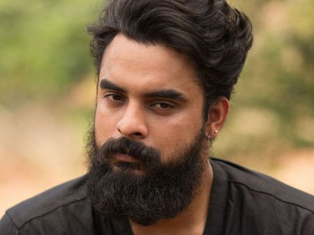 വേണ്ടി വന്നാല്‍ നഗ്നനാകും, ചുംബിയ്ക്കും, ഏത് ലെവലിലും പോകും; ഭാര്യയ്ക്ക് വിഷയമല്ല എന്ന് ടൊവിനോ തോമസ്
