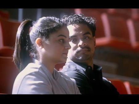 മസില്‍മാന്‍ ടോവിനോയെ എടുത്ത് കറക്കി നിലത്തടിച്ച് പുതുമുഖ നടി, ചിത്രീകരണ രംഗങ്ങള്‍ വൈറല്‍!!!