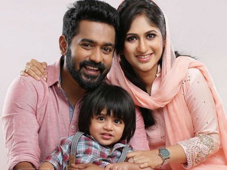 ലോകത്തെ ഏറ്റവും സന്തോഷവാനായ പിതാവ്, ആസിഫ് അലി സമ ദമ്പതികള്‍ക്ക് പെണ്‍കുട്ടി !!