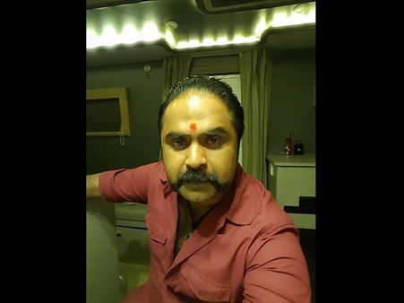 പുതിയ സിനിമയില്‍ അനുപ് മേനോന്‍ ബുള്ളറ്റ് വിശ്വനായി എത്തുന്നു! ലുക്ക് കോപ്പിയടിച്ചത് തമിഴില്‍ നിന്നും