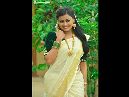 തട്ടമിടാതെയും ബിക്കിനിയിലെത്തിയും വാര്‍ത്തയില്‍ നിറഞ്ഞ നടി അന്‍സിബയുടെ ആരും കാണാത്ത ചിത്രങ്ങള്‍!!!