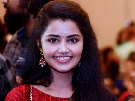 അനുപമയെ കൊണ്ട് ഐ ലവ് യു പറയിപ്പിച്ച് അവതാരകന്‍, അതും തെലുങ്കില്‍; കാണൂ