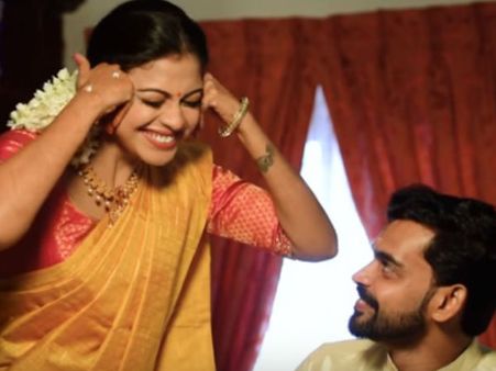 ആര്‍പ്പുവിളിയും തകര്‍പ്പന്‍ ഡാന്‍സും.. ഈ കല്യാണം കളറാക്കിയത് അനുശ്രീ തന്നെ !!