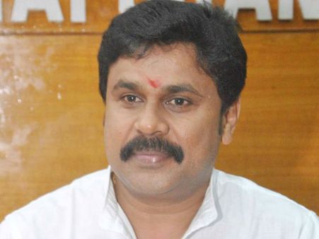 ചോദ്യം ചെയ്യലിനിടെ ദിലീപ് കുടിച്ചത് ആറ് കുപ്പി വെള്ളം, തിന്നാന്‍ ബിരിയാണിയും രണ്ട് ബര്‍ഗറും!!