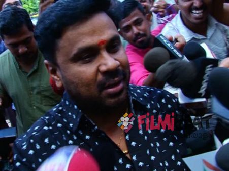 അമ്മയുടെ യോഗത്തിന്റെ വേദിയിലേക്ക് ദിലീപിന്റെ സര്‍പ്രൈസ് എന്‍ട്രിയും ഡയലോഗും, സിനിമാ സ്റ്റൈല്‍ !!