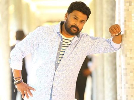 പ്രതിസന്ധിയില്‍ രക്ഷകനായെത്തിയ ദിലീപിന് വീണ്ടും രക്ഷാദൗത്യം, വിതരണക്കാരെ വിലക്കുമോ ??
