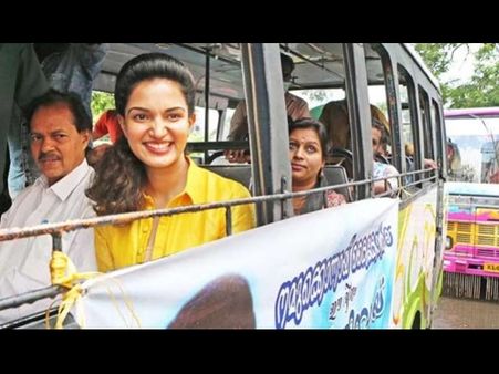 വൃക്കകൾ തകരാറിലായ വിനീതിന് സഹായം തേടി നടി ഹണി റോസിന്റെ കാരുണ്യയാത്രയെ ഇങ്ങനെ!!!