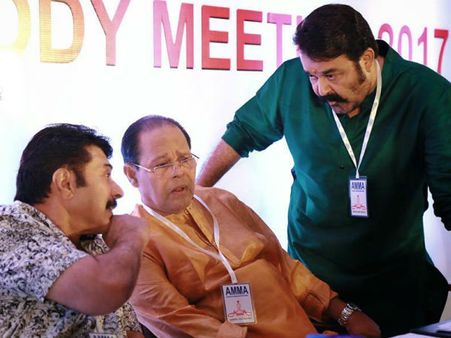 മിടുക്കത്തികള്‍ ഉണ്ടെങ്കില്‍ വരട്ടെ, പ്രസിഡന്റ് സ്ഥാനം വിട്ടുകൊടുത്തേക്കാം എന്ന് ഇന്നസെന്റ്