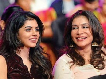 ഇത്തവണ ഫിലിംഫെയര്‍ പുരസ്‌കാരത്തില്‍ തിളങ്ങിയത് മലയാളത്തിന്റെ താരപുത്രി!!