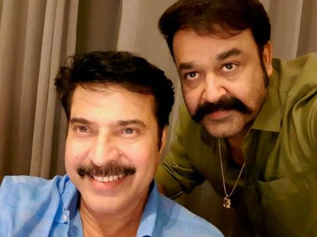 മോഹന്‍ലാലിന്റെയും മമ്മൂട്ടിയുടെയും പുതിയ സെല്‍ഫി വൈറലാകുന്നു, അതിനൊരു കാരണമുണ്ട്.. എന്ത് ?