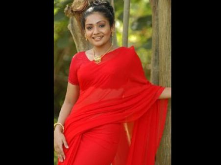 ചക്കരമാവിന്‍ കൊമ്പത്ത് എന്ന സിനിമയിലുടെ മോഹന്‍ലാലിന്റെ നായികയായിരുന്ന മീര വാസുദേവന്‍ വരുന്നു!!