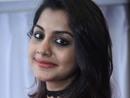 മീര നന്ദന്‍ വാക്ക് പാലിച്ചു, സ്വര്‍ണ നാണയങ്ങളുമായി തിരിച്ചെത്തി...