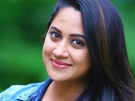 നായികമാരുടെ സംഘടന ആര്‍ക്ക് വേണ്ടി, ആ സംഘടനയെ കുറിച്ച് അറിയില്ല എന്ന് മിയ ജോര്‍ജ്ജും