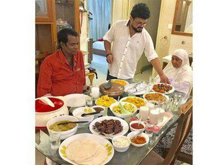 നാദിര്‍ഷയുടെ വീട്ടില്‍ നോമ്പു തുറക്കാനെത്തിയ സലീം കുമാര്‍, ചിത്രം വൈറല്‍ !!