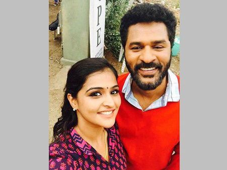 പ്രഭുദേവയ്‌ക്കൊപ്പം രമ്യാ നമ്പീശന്‍, സെല്‍ഫി വൈറലാവുന്നു , ചിത്രം കാണൂ !!