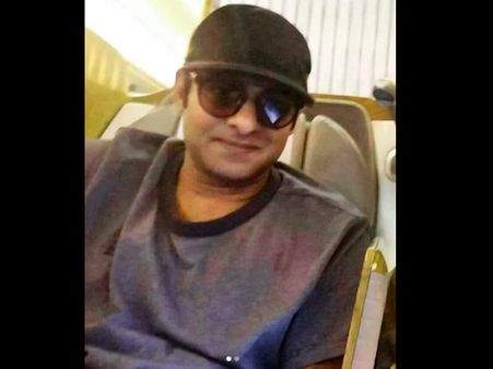 ബാഹുബലിയെ മീശയും താടിയുമില്ലാതെ സങ്കല്‍പിച്ചു നോക്കു! വൈറലായി പ്രഭാസിന്റെ പുതിയ ലുക്ക്!!!