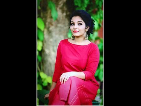 മലയാളികളുടെ പ്രിയപ്പെട്ട 'എലി' രജിഷ വിജയന്റെ ആരും കാണാത്ത ചിത്രങ്ങള്‍ കാണാണോ?
