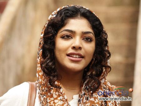 വിഷയം ഉന്നയിച്ചാൽ ചർച്ചയെന്ന് ഇന്നസെന്റ്! വിഷയം ഉന്നയിച്ചിട്ട് ചർച്ച ചെയ്തില്ലെന്ന് റിമ കല്ലിങ്കൽ!!!