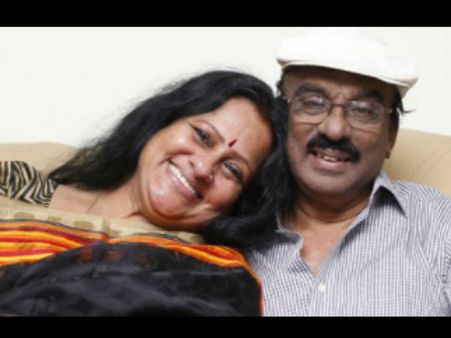 മലയാള സിനിമയെ ഞെട്ടിച്ച് മറ്റൊരു വിവാഹം മോചനം കൂടെ ഐവി ശശിയും സീമയും പിരിയുന്നു ?