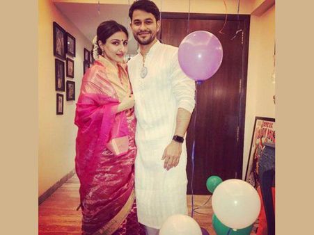 ഗ്ലാമറസ് വേഷം കുഴപ്പമില്ലായിരുന്നു!പട്ടുസാരി ധരിച്ച് പാര്‍ട്ടിക്കെത്തിയ പ്രമുഖ നടിയുടെ അവസ്ഥ കാണാണോ?