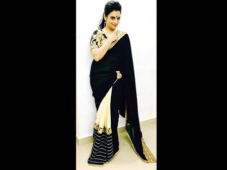 ഫാഷന്‍ ചാരിറ്റിക്ക് സപ്പോര്‍ട്ടുമായി നടി ശ്വേത മേനോന്‍! ആര്‍ക്ക് വേണമെങ്കിലും പങ്കാളികളാകാം!!!