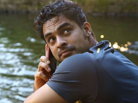 ആ സിനിമ ചെയ്തു കൊണ്ട് തുടങ്ങിയിരുന്നെങ്കില്‍ കരിയര്‍ നശിച്ചു പോയേനെ എന്ന് ടൊവിനോ, ഏത് സിനിമ ?