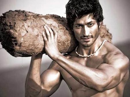 വില്ലന്‍ പരിവേഷങ്ങളിലുടെ സിനിമയിലെത്തി! ഹോളിവുഡിനെ തോല്‍പ്പിക്കുന്ന ശരീരവുമായി ഒരു നടന്‍!!!