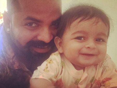 വിമല്‍ സര്‍ മാത്രമല്ല, മകനും നന്നായി പാടുന്നുണ്ട്... എന്നവളേ അടി എന്നവളേ അല്ല എന്ന് മാത്രം !!