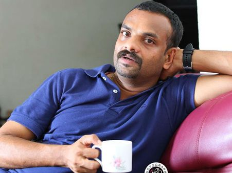 വാക്കുകള്‍ വളച്ചൊടിച്ചു, മാധ്യമ പ്രവര്‍ത്തകന് സംവിധായകന്റെ വക സ്ലേറ്റും പെന്‍സിലും!!!