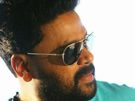 തിരക്കഥാകൃത്തിനെ മാറ്റണമെന്ന് ദിലീപ്, സംവിധായകന്‍ ദിലീപിനെ സിനിമയില്‍ നിന്ന് ഒഴിവാക്കി!!