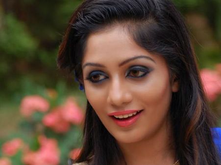 ലൈംഗിക ചുവയുള്ള സംസാരം, സംവിധായകനെതിരെ പരാതി നല്‍കിയ ആ നടി ആര്യ ആണോ ?