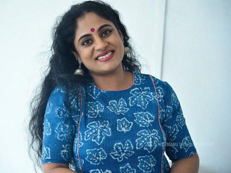 മലയാളികളെ വെറുപ്പിക്കാത്ത നടിമാരുടെ കൂട്ടത്തില്‍ ഈ നടിയും! ആശ അരവിന്ദിന്റെ പുതിയ ചിത്രങ്ങള്‍ കാണാം!!