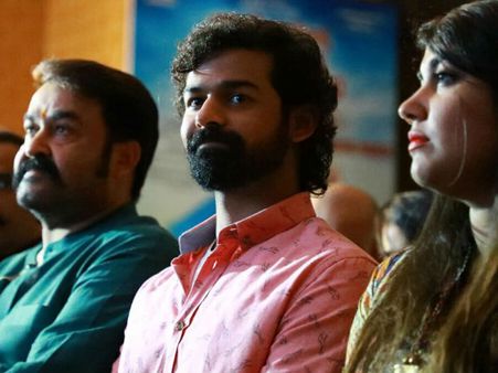 പ്രണവിന് പ്രണയമില്ല, അതാണ് പ്രണവിനും ഇഷ്ടം.. ആദിയിലെ ആ സസ്‌പെന്‍സ് പുറത്ത്