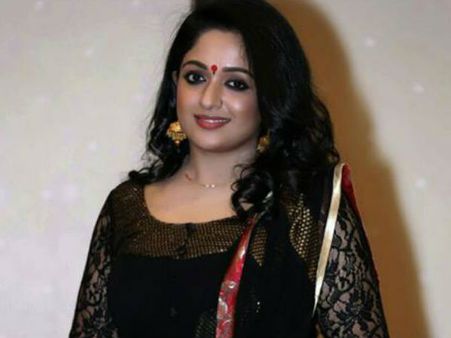പ്രശ്‌നങ്ങള്‍ക്കിടയിലും കാവ്യ കുറച്ച് ഹാപ്പിയാണ്, ദിലീപിനൊപ്പം അടൂര്‍ ചിത്രത്തില്‍ അഭിനയിച്ചപ്പോള്‍