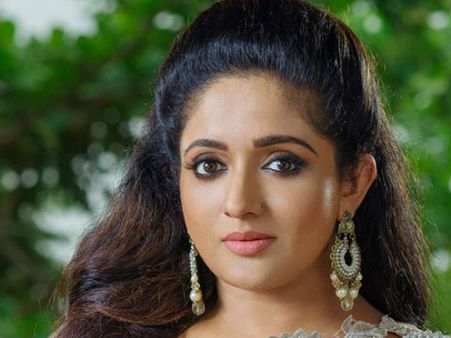 പൊലീസ് ക്ലബ്ബിലെത്തി മൊഴി നല്‍കാന്‍ കഴിയില്ലെന്ന് കാവ്യ; പറയുന്നിടത്ത് വരാമെന്ന് പൊലീസ്