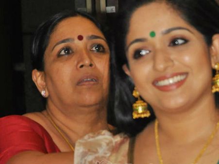 നടിയെ ആക്രമിച്ച കേസിലെ 'മാഡം' പ്രമുഖ നടിയുടെ അമ്മയാണോ, യുവനടിയോട് ആ അമ്മയ്ക്കെന്താണ് ശത്രുത??