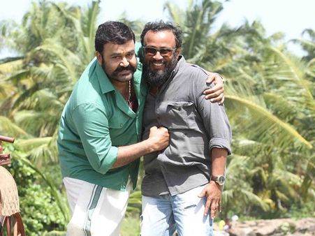 സംവിധായകന്റെ നെഞ്ചിന്‍കൂട് ഇടിച്ച് തകര്‍ത്ത് മോഹന്‍ലാലിന്റെ ഇടിക്കുള! ചിത്രം വൈറലാവുന്നു!!!